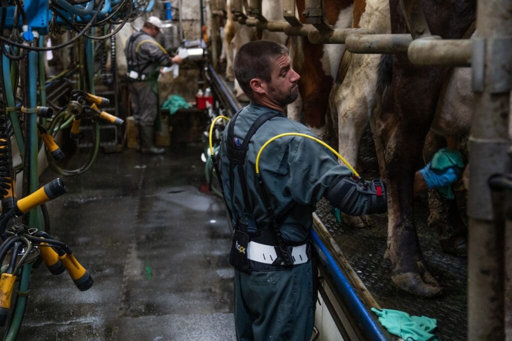 Exosquelette en salle de traite